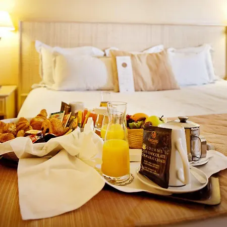 Hotel Auteuil Tour Eiffel 4*