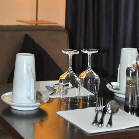 Hotel Auteuil Tour Eiffel 4*