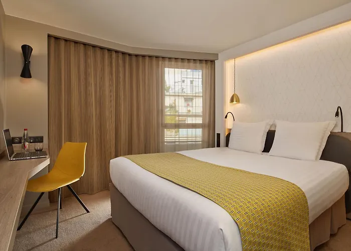 Auteuil Tour Eiffel Hotel 4*