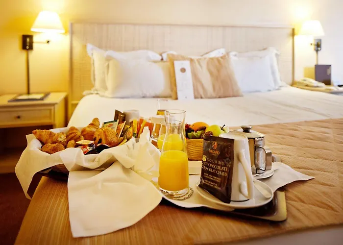 Hotel Auteuil Tour Eiffel 4*