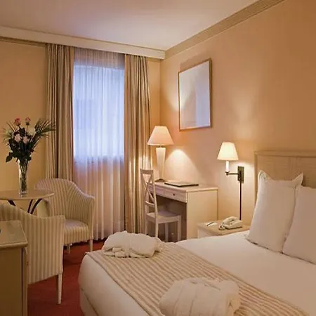 Auteuil Tour Eiffel 4* Париж