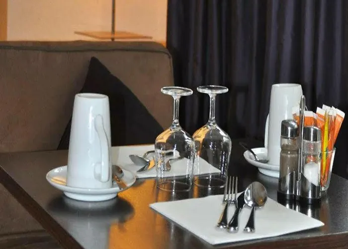 Hotel Auteuil Tour Eiffel 4*